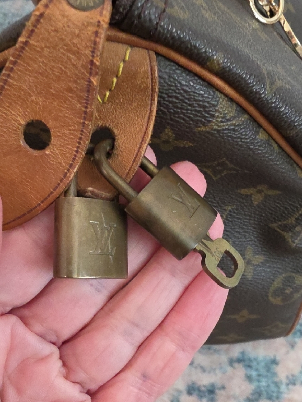 Impeccable Vintage Louis Vuitton Speedy 35 Monogram Satchel - Picture 6 of 15